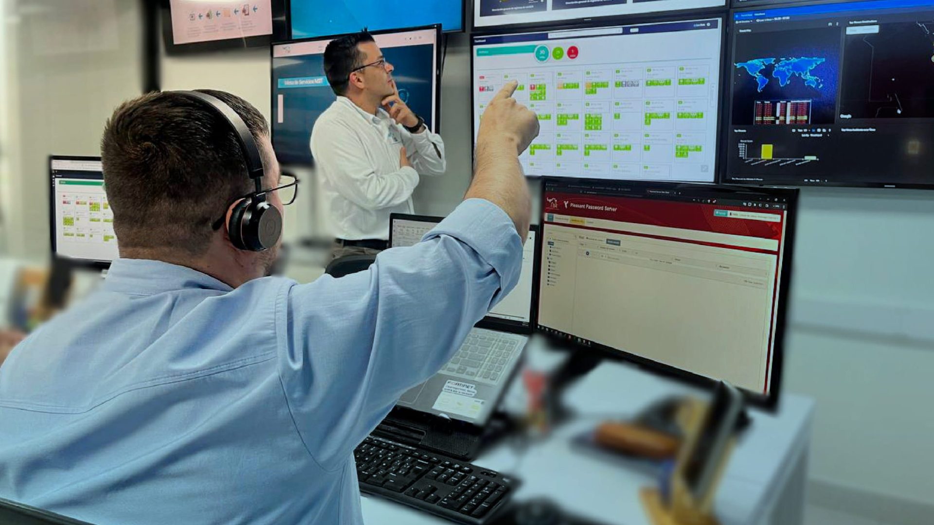 NOC, SOC y Mesa de Ayuda: ¿en qué se diferencian y por qué son clave para la operación de una empresa?
